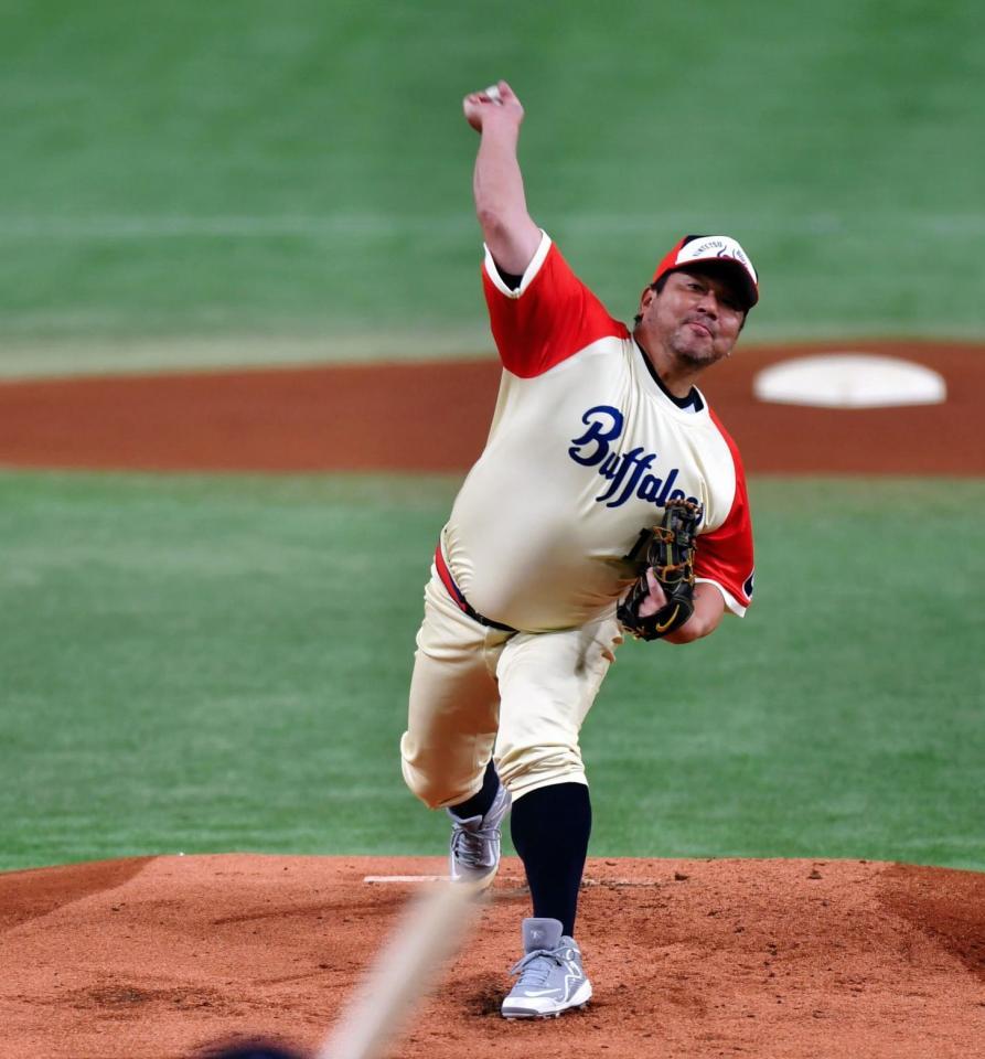 野茂英雄氏トルネード披露 名球会セ・パ対抗戦でDeNAラミレス監督