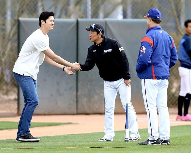 エンゼルス・大谷 日本ハム1軍キャンプに電撃訪問 主将・中田と爆笑