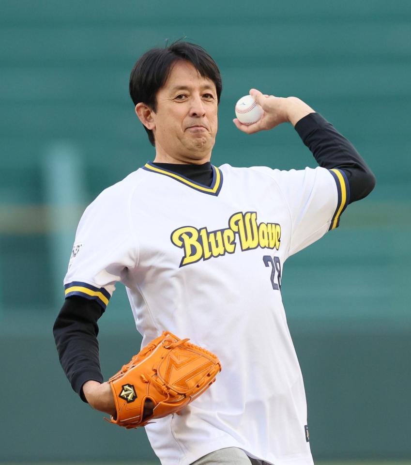 オリックスOBの星野伸之氏「気持ちは160キロ」 始球式で球速表示