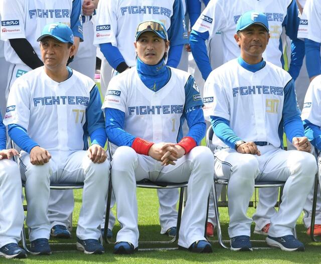 日本ハム・新庄監督 投球後の帽子落下に苦言「本当に危なくないですか