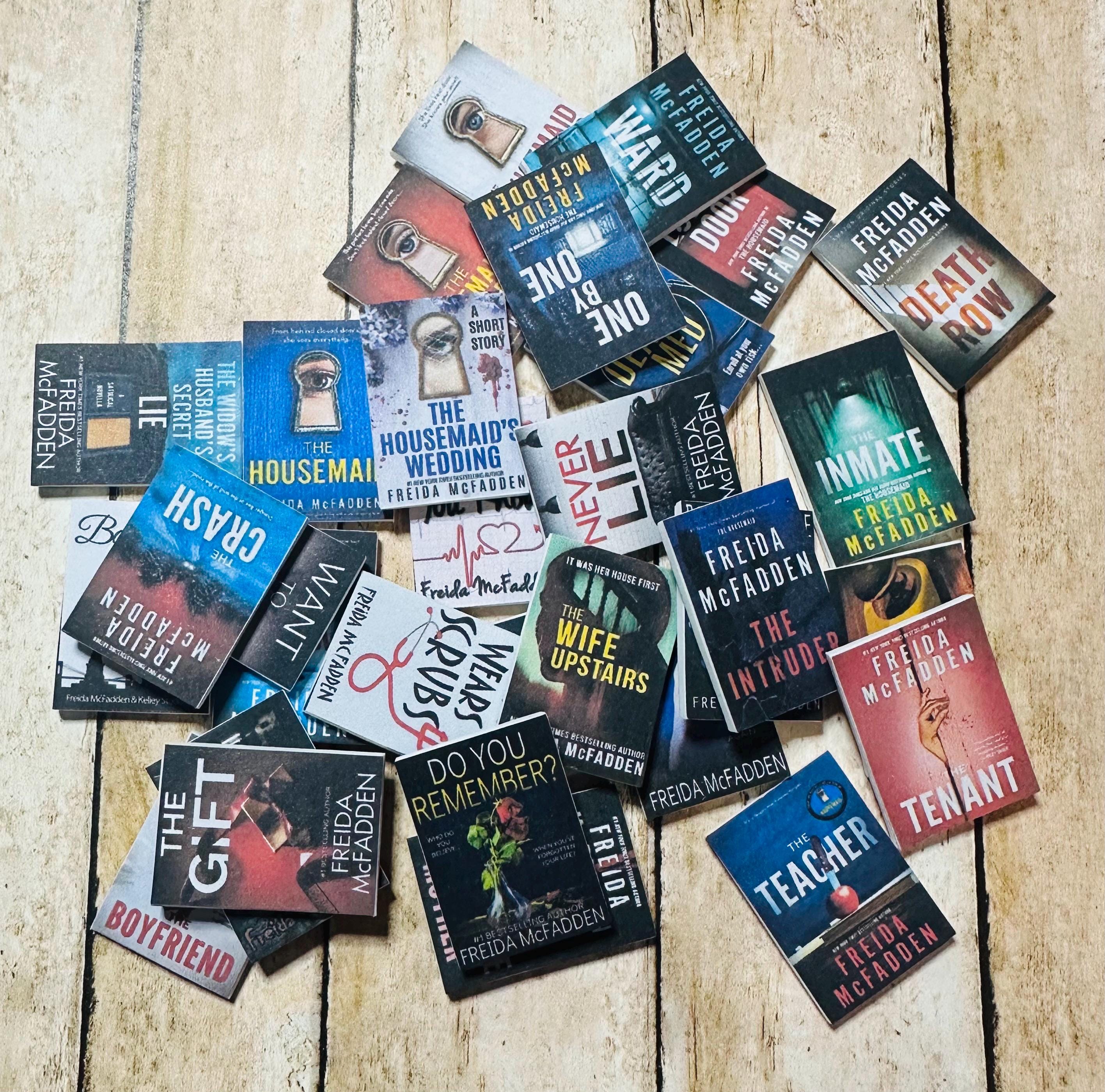 Freida Mcfadden Mini Books Collection: Miniature Book Ornaments