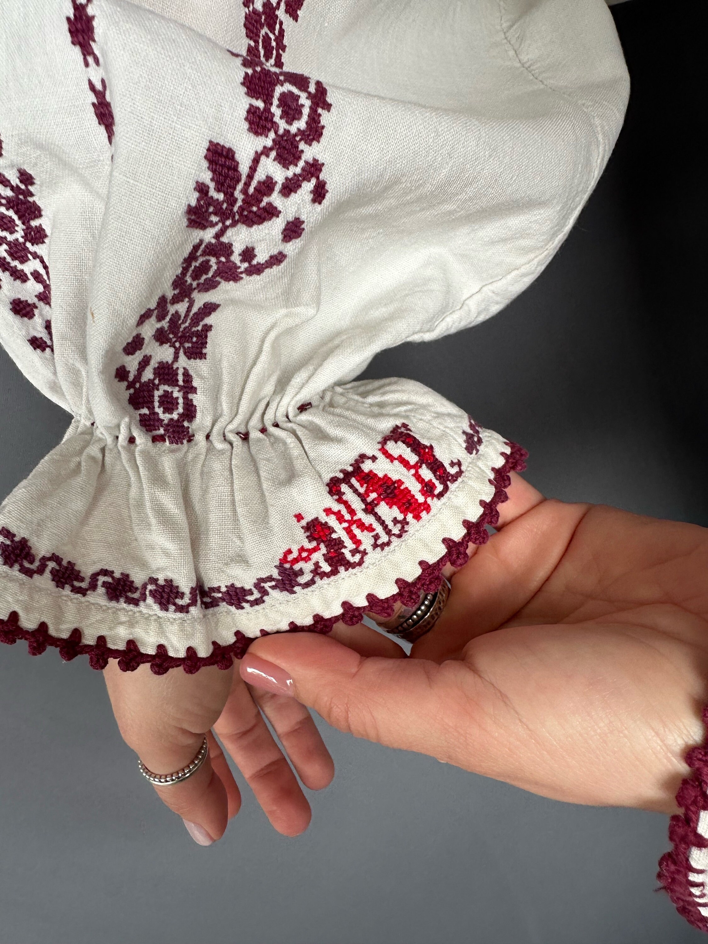 ルーマニアのブラウス 刺繍入りトップス ヴィンテージ衣装