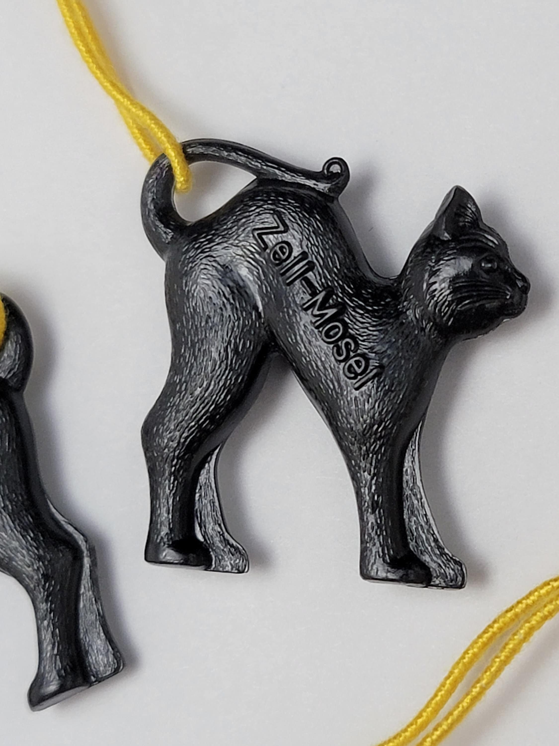 One Vintage Plastic Black Cat Wine Tag Charm (1pc) Zimmermann