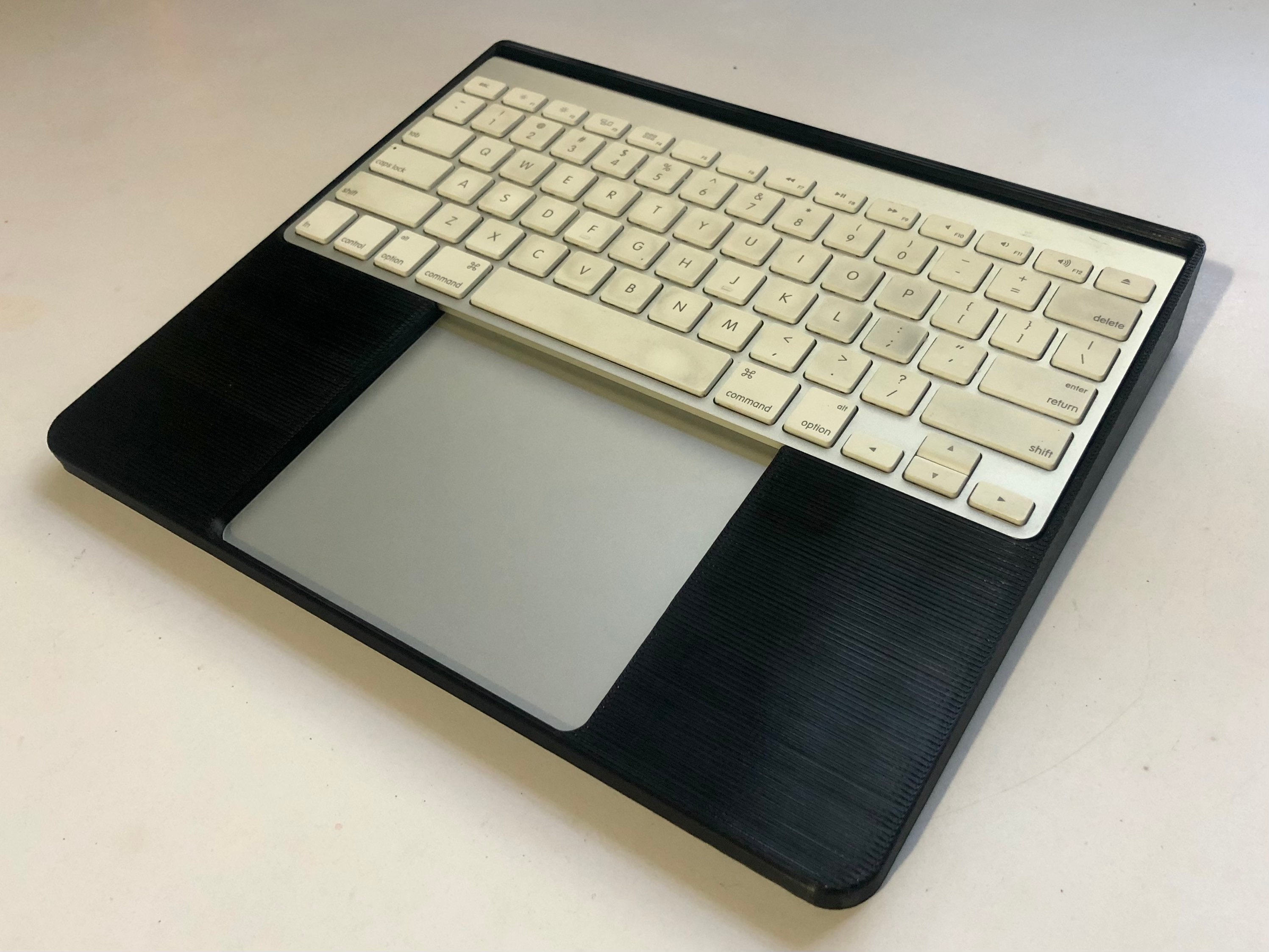 2010 Apple Magic Trackpad およびワイヤレス キーボード用 Magic Tray