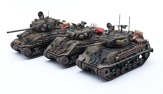 映画『フューリー』に登場するシャーマン戦車3両。M4A3E8(76