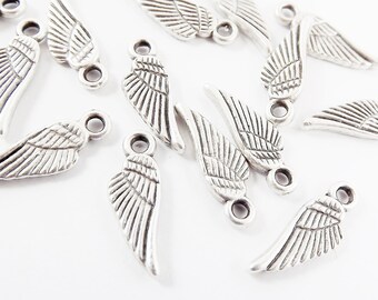 天使の羽チャーム アンティークシルバーの羽チャーム 小さな天使の羽
