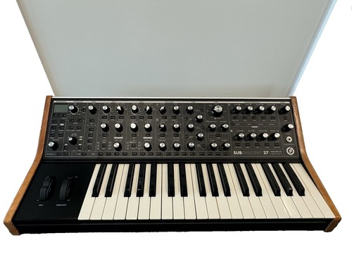Voyager Minimoog MOOG Old School Analog Synth / 44keys / BRAND NEW