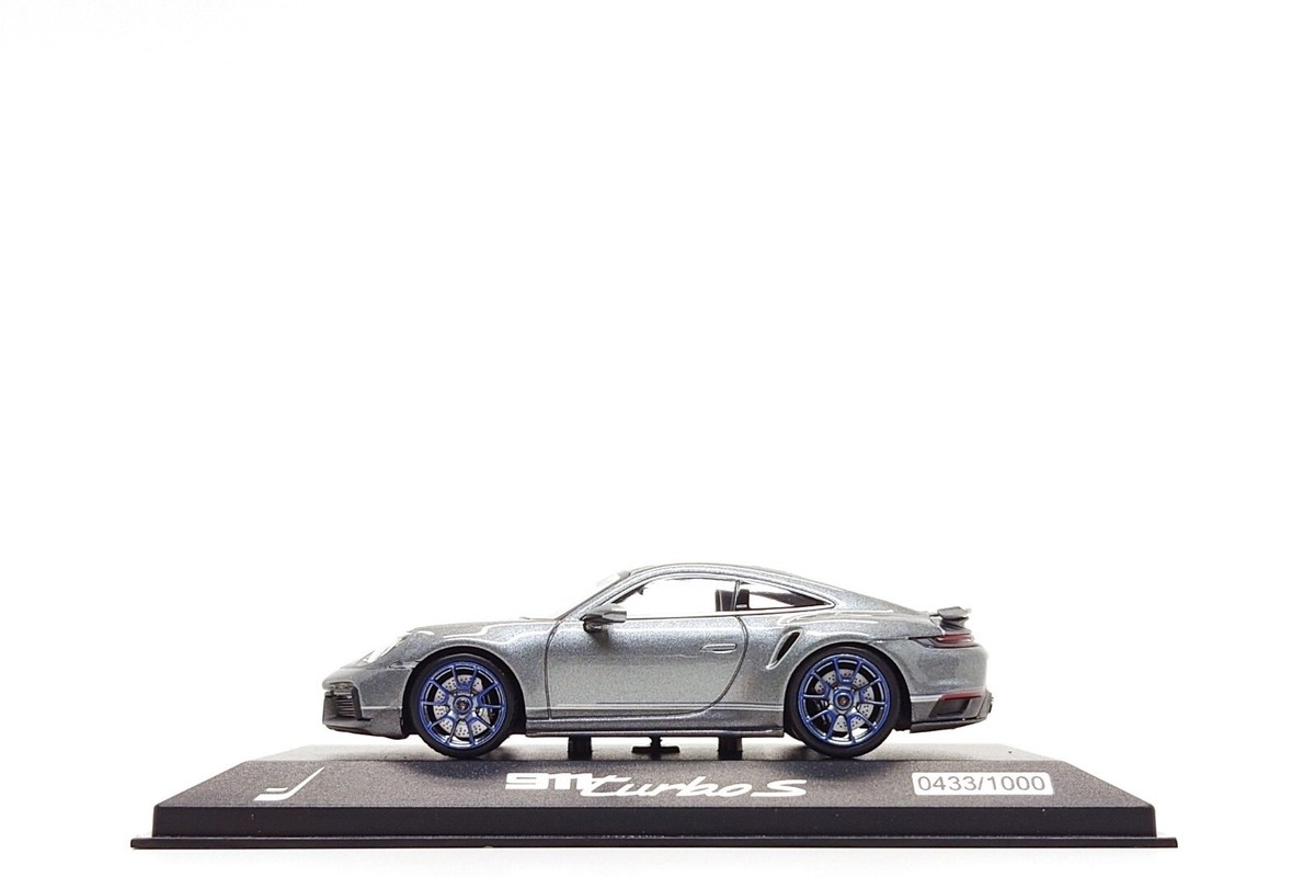 Minichamps 1:43 Porsche x Embraer 911 Turbo S (992) Duet in