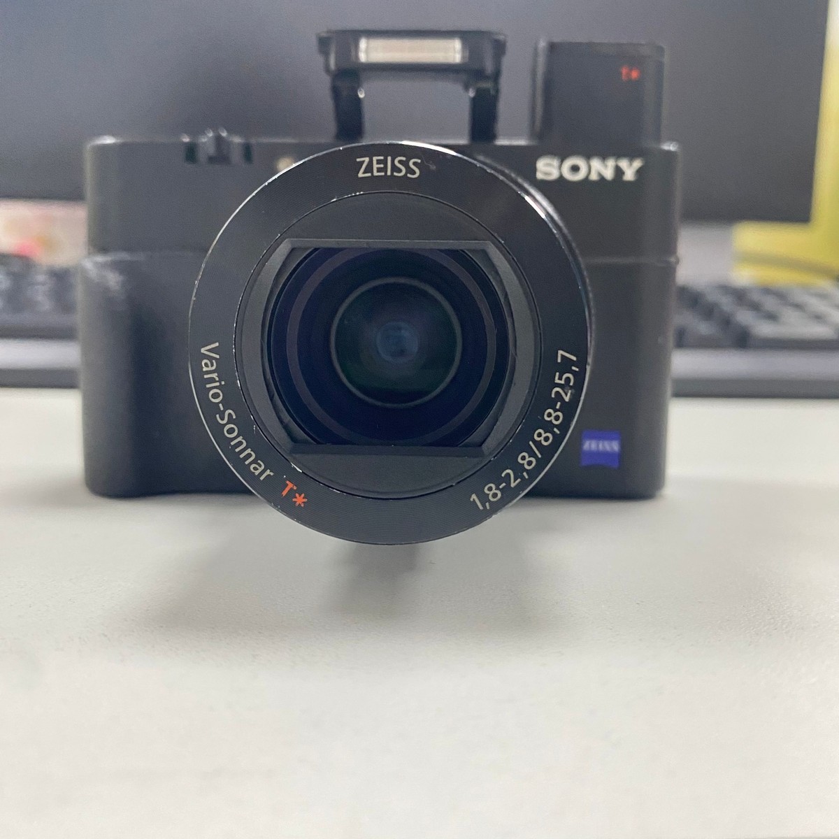 Sony DSC-RX100M5 Cyber-Shot RX100V 20.1MP Digital Camera W/ Flip