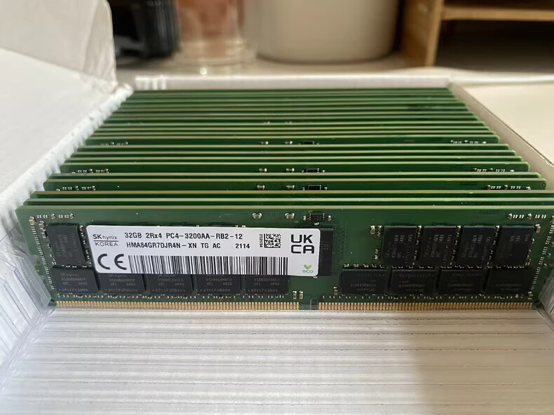 One pcs SK Hynix 32GB DDR4 3200 2Rx4 PC4-25600 HMA84GR7DJR4N-XN