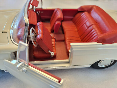 1966 Mercedes Benz 280SE 1:18 Scale Die Cast Maisto Special