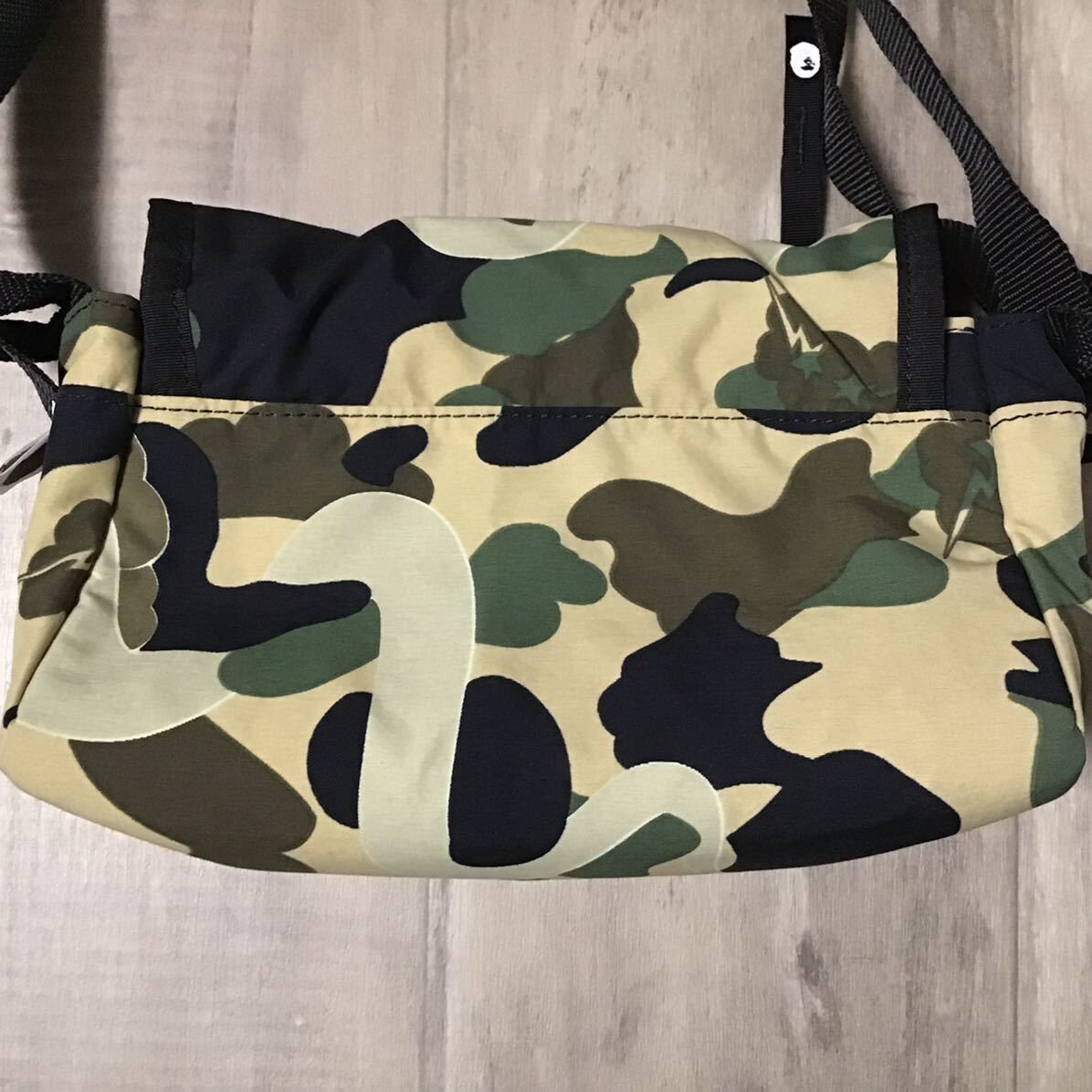 ベイシングエイプ✖️カウズカモフラ柄ポーチAPE ✖️KAWS NIGO KAWS