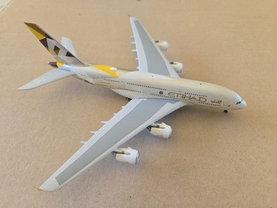 1:400 Phoenix Airbus A380-800 Etihad Airways A6-APG Year of Giving