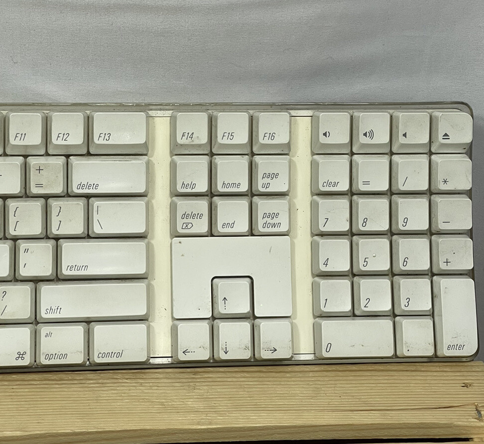 Apple Wireless Keyboard First Generation (A1016) Bluetooth