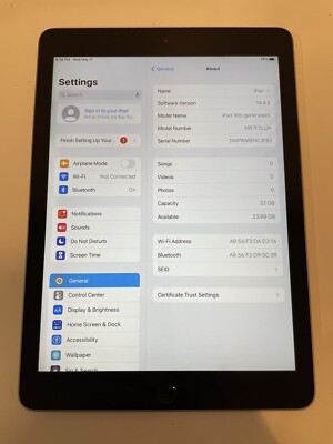 Apple iPad (6th Generation) - 32GB - Wi-Fi, 9.7in - Space Gray