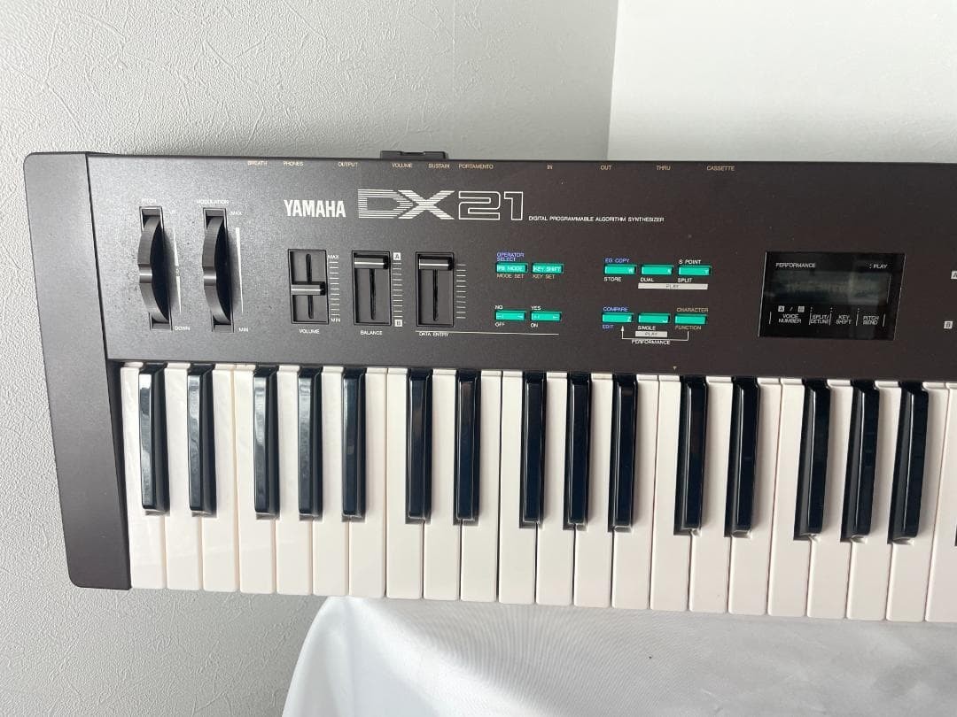 Yamaha DX21 61 Key FM Digital Synthesizer Keyboard Vintage for