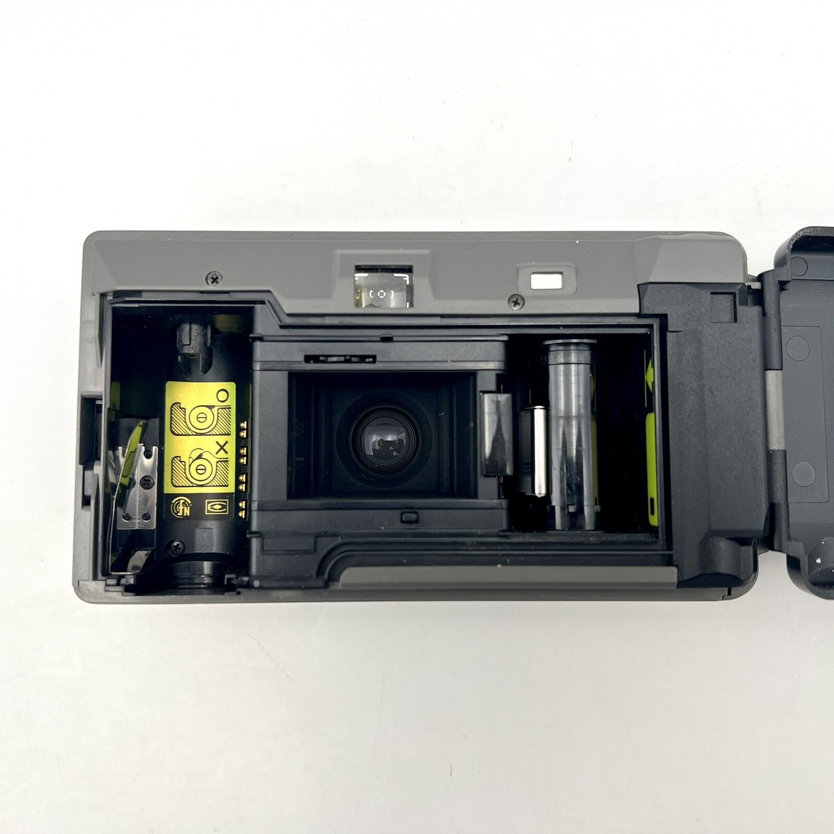 CHINON Auto 3001 Multi Focus 35mm Point & Shoot Film Camera f2.8