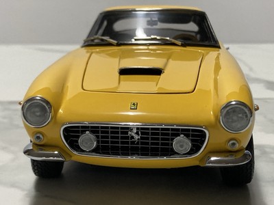 CMC 1/18 フェラーリ 250 GT SWB YELLOW 1:18 CMC, 1961 Ferrari 250
