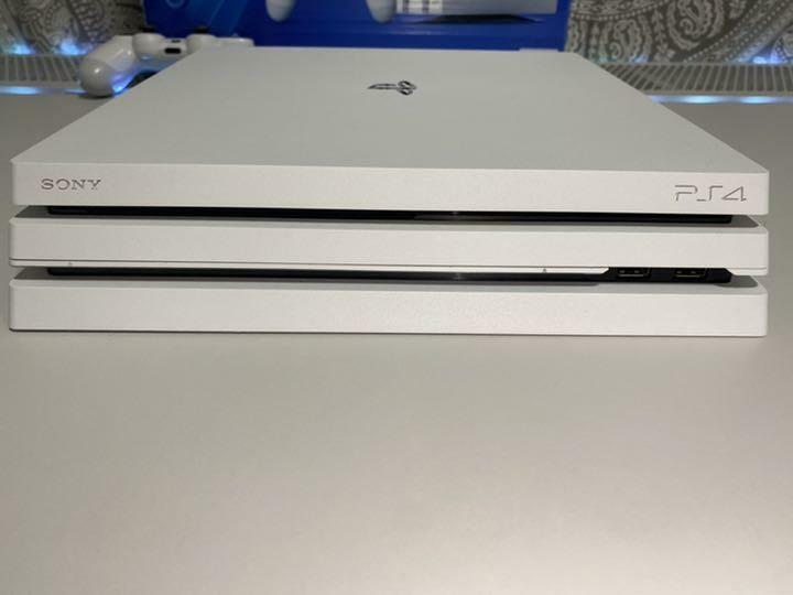 Sony PlayStation4 PS4 Pro CUH-7200BB02 Glacier White 1TB Japan ver