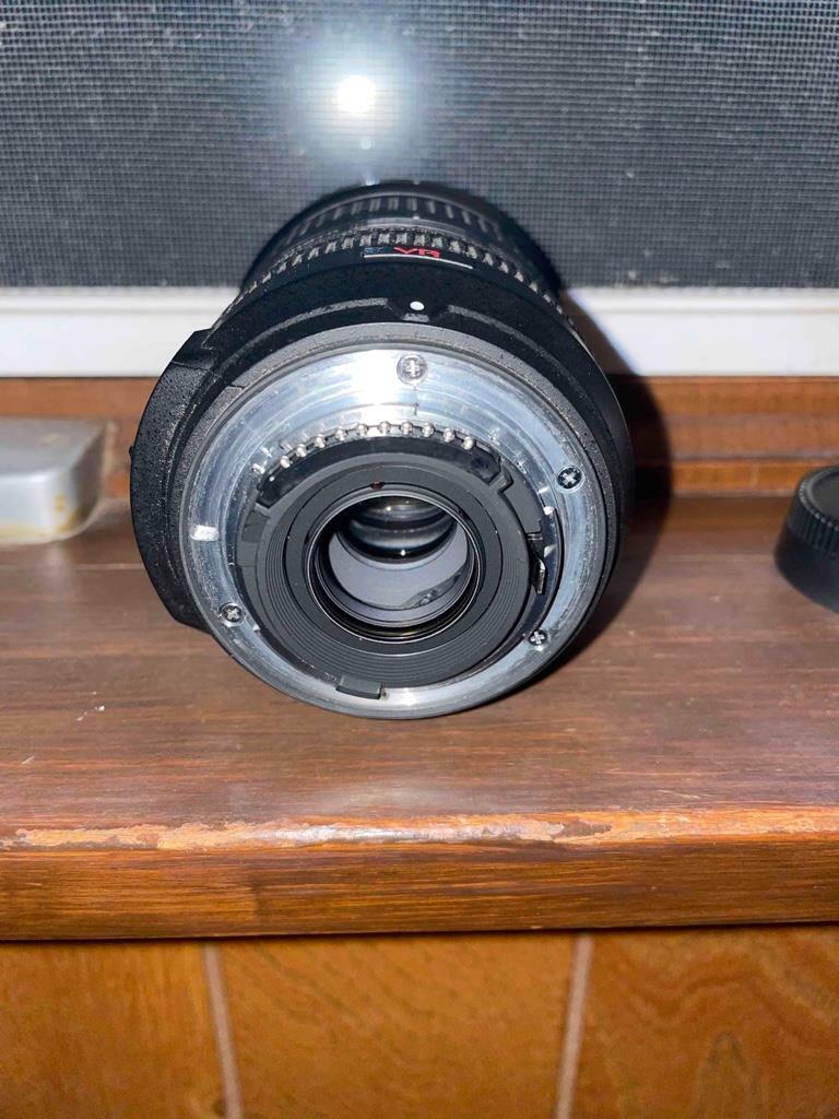 Nikon AF-S DX VR Zoom Nikkor 18-200mm F3.5-5.6G IF-ED Lens w/box