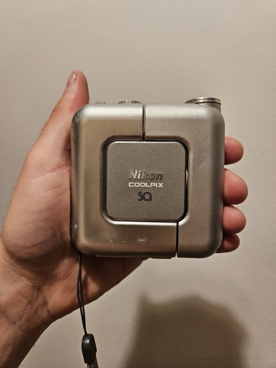 RARE Nikon COOLPIX SQ 3.1MP 3x Zoom Digital Camera FULL SET