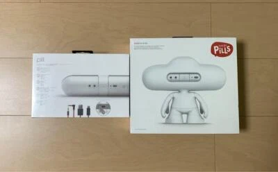 Beats by Dr. Dre Pill 2.0 + Pill Dude Stand White Set - Brand New