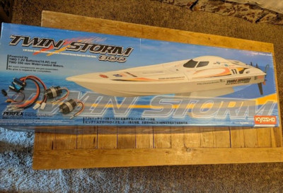 Vintage Kyosho Twin Storm 800 RC Boat 37
