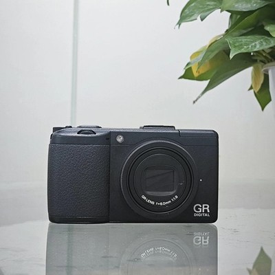 RICOH GR DIGITAL III 3 Digital Camera W/10.0 Megapixel CCD Sensor