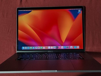 Apple MacBook Pro 15 in 2017 Silver/Intel Core i7 2.90 GHz, 512 GB