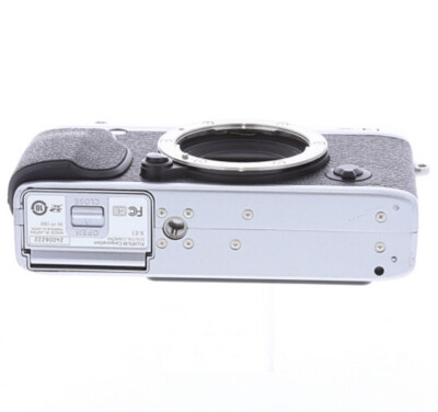 Fujifilm X-E1 16.3MP Digital Camera W. XF18-55mm Lens Kit Silver