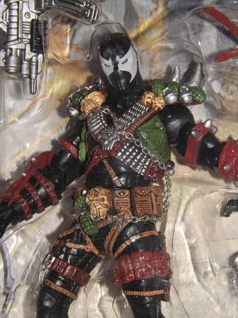 SPAWN IV SERIES 12 ULTRA FIGURE 5 WEAPONS/30 YEARS RELEASED /NEVER