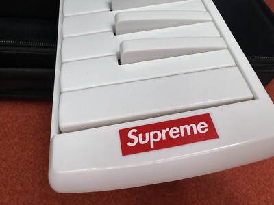 Supreme x Hohner Melodica White FW18 Fall Winter keyboard
