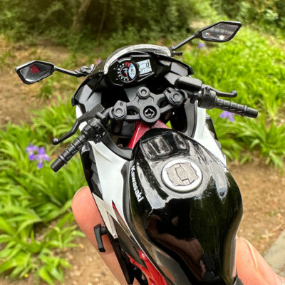 1:12 Scale AOSHIMA Kawasaki Ninja ZX-25R Diecast Model Motorcycle