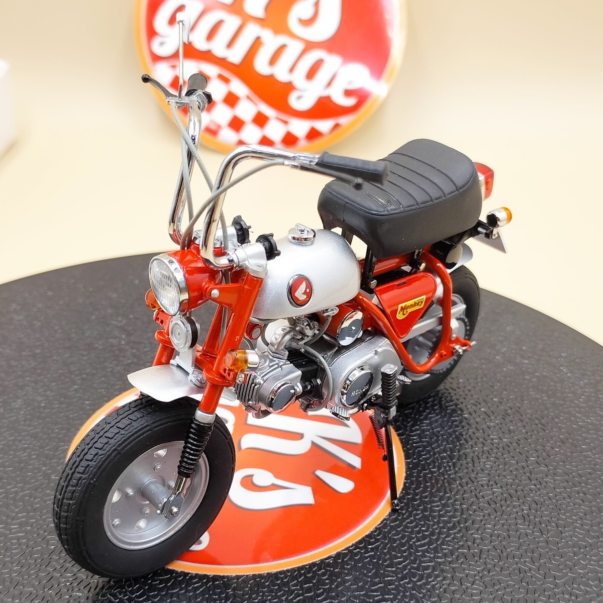 EBBRO 1/10 Honda Monkey Z50A Diecast model motorcycle bike red
