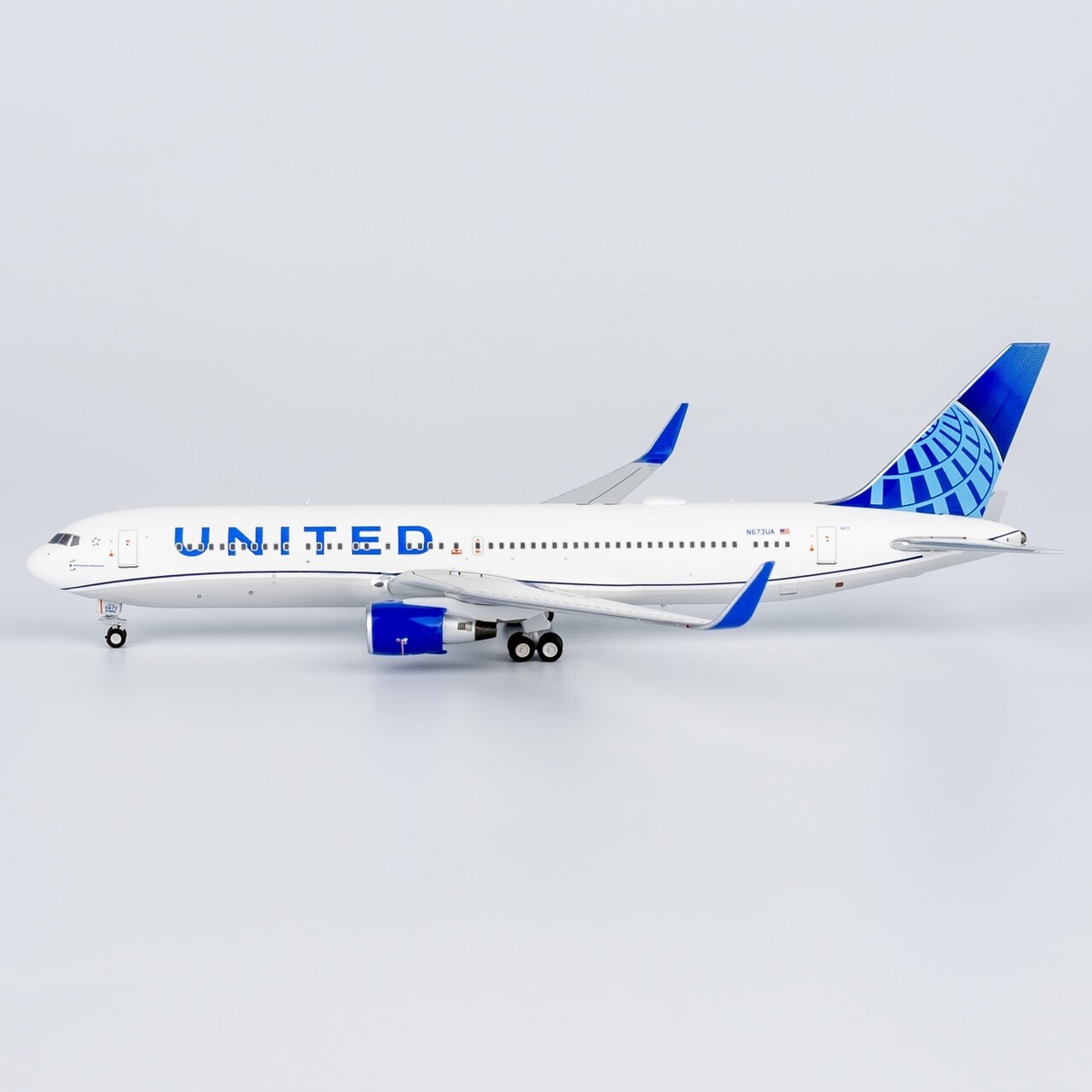 1:400 NGmodels United Airlines Boeing 767-300ER Passenger Airplane