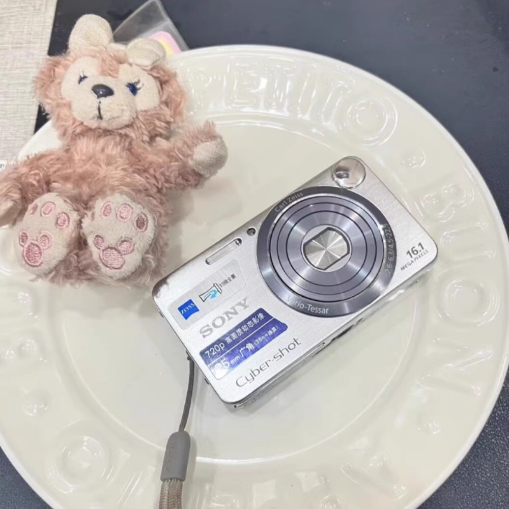 Sony DSC-W630 Digital Camera 16.1MP 20x Digital Zoom Vintage CCD