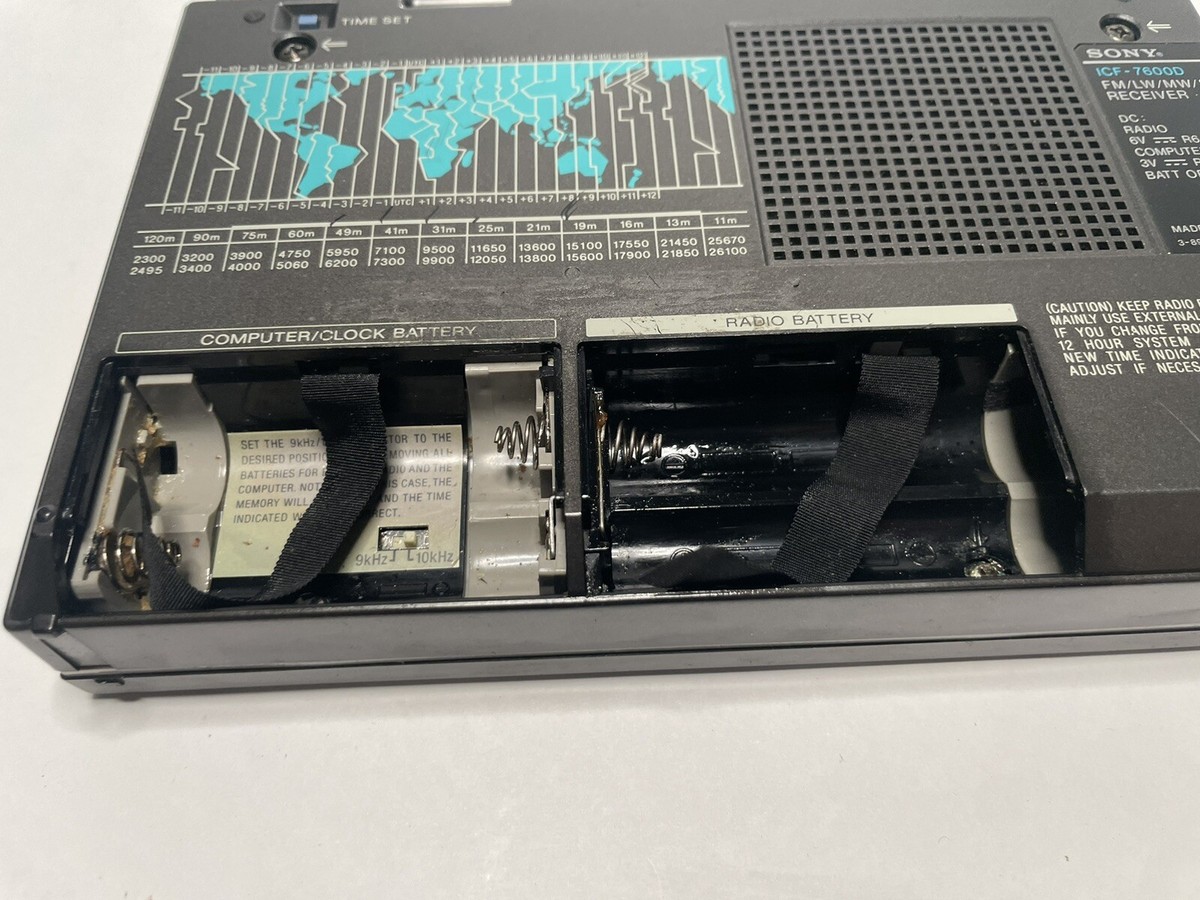 Sony Portable World Radio Synthesized Receiver ICF-7600D Vintage