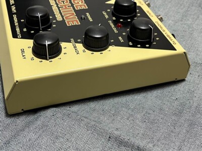 Behringer VM1 Vintage Time Machine Guitar Effect Pedal Very Good