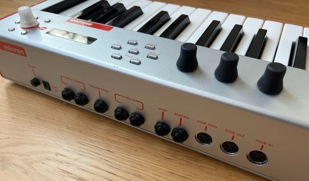 Alesis Micron Anolog Modeling Keyboard Synthesizer Fully Working