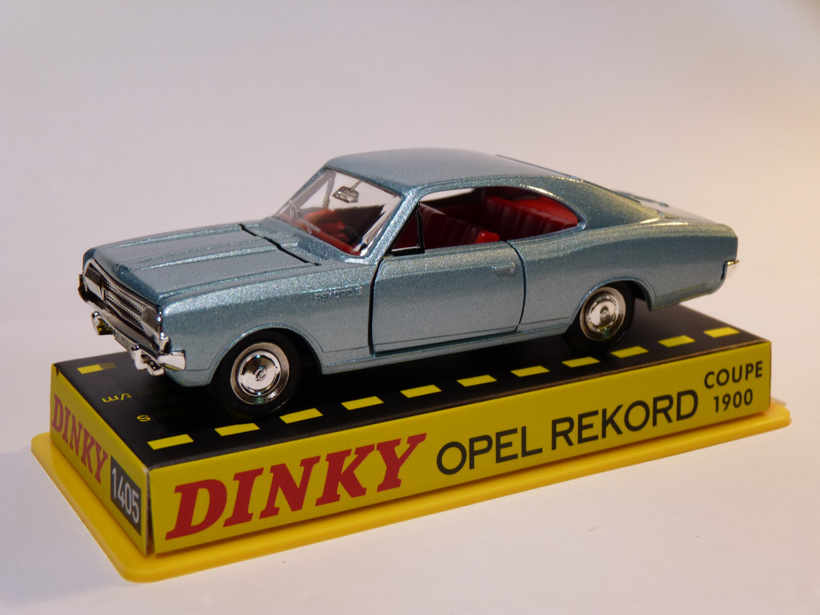 Dinky 1405, Opel Rekord 1900 Coupe - Free Price Guide & Review