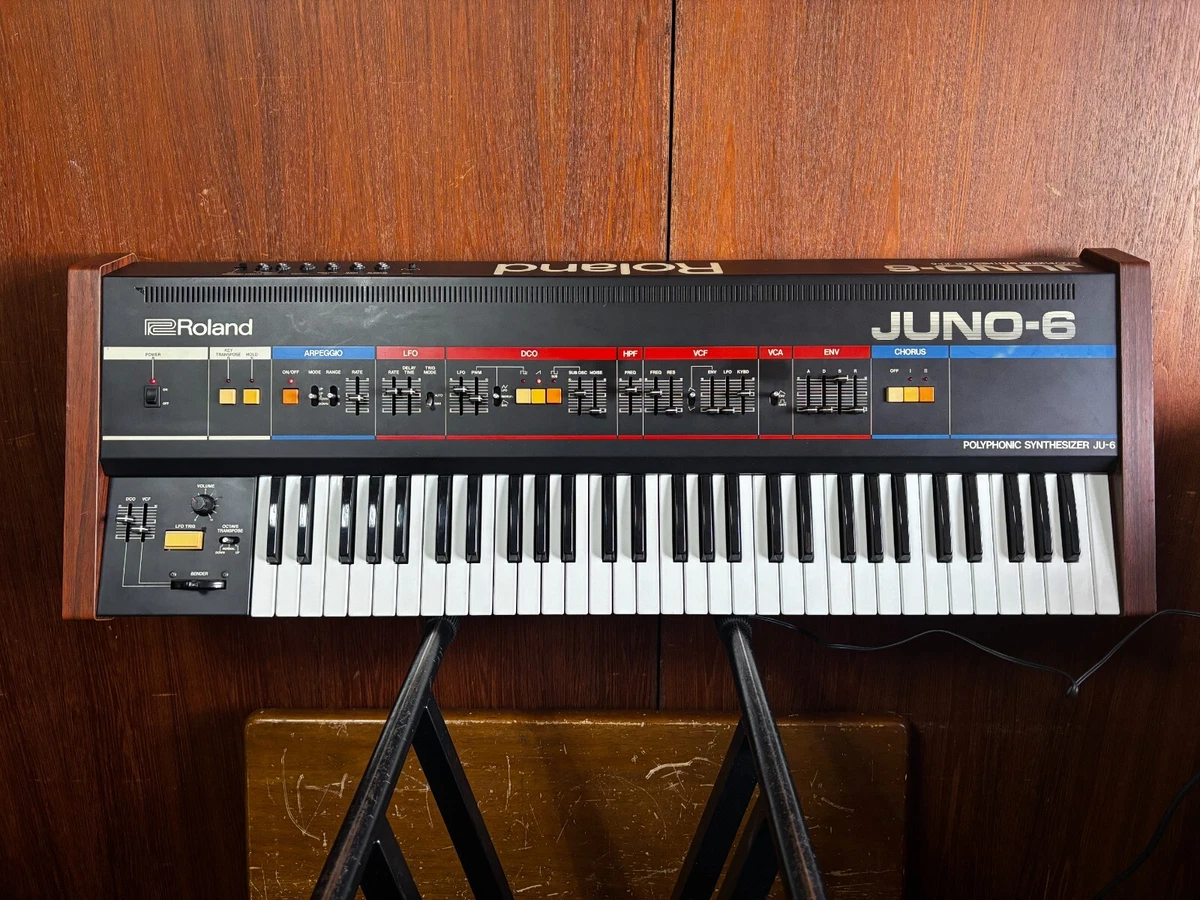 Roland Juno-6 polyphonic analog synthesizer w/ case ju6 Juno 60