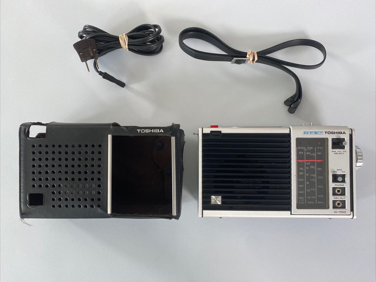 Vintage Toshiba Solid State Radio FM/SW/MW 3 Band IC-700 ICFET