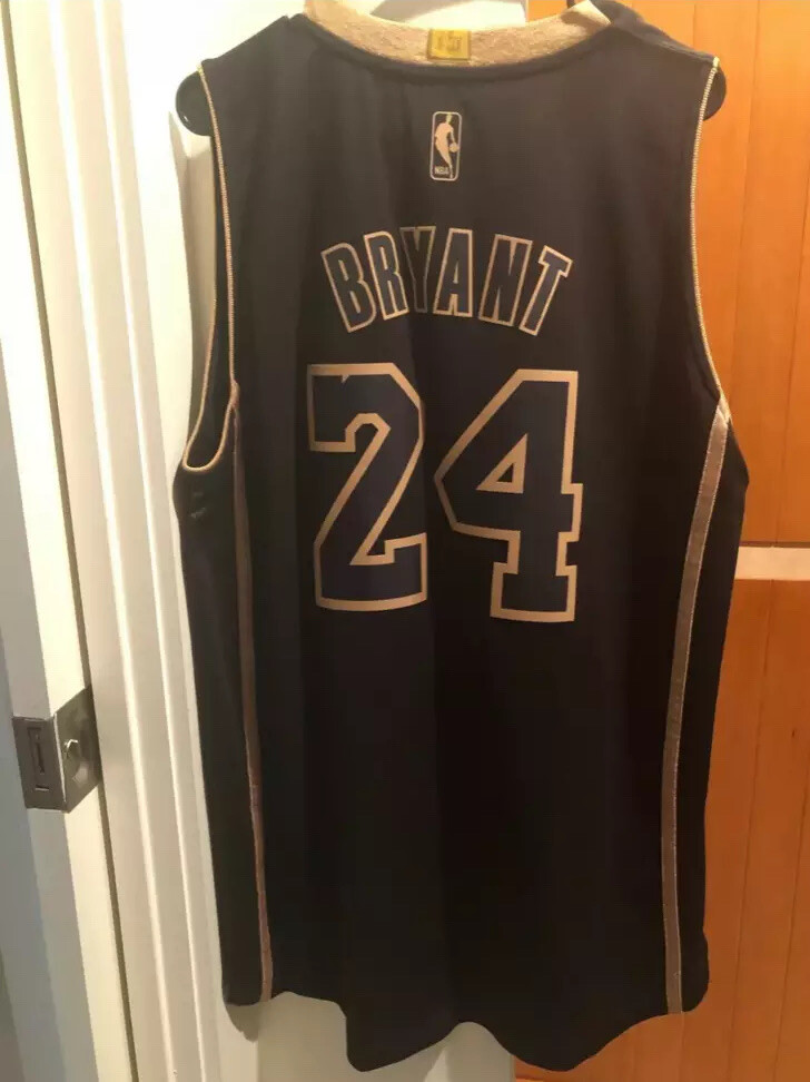 Kobe Bryant Lakers Snakeskin Retirement Adidas Size XL 824 Made