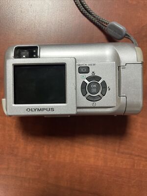 Olympus Camedia D-560 Zoom 3.2MP Digital Point & Shoot Camera