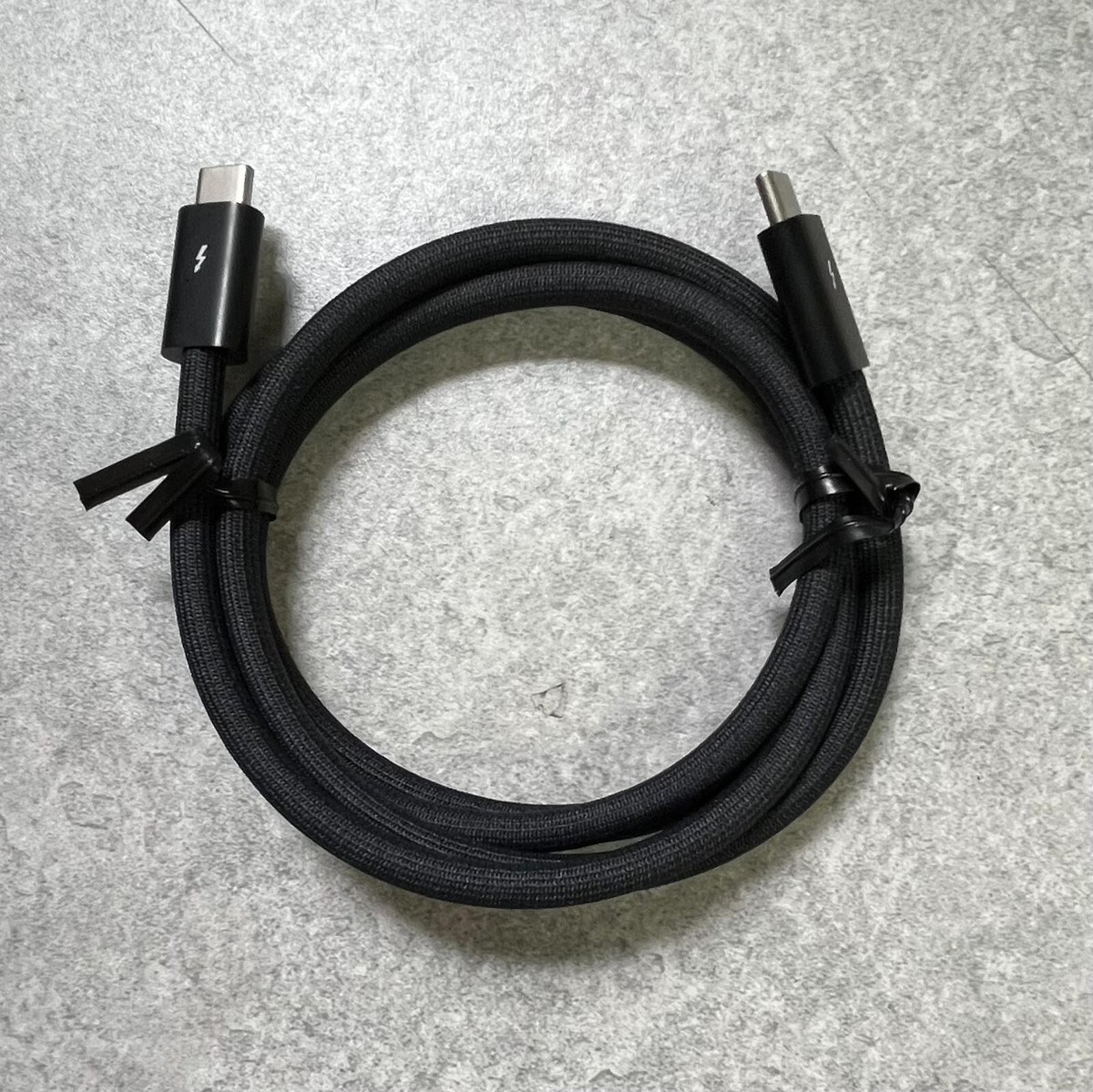 Apple Thunderbolt 4 Pro Cable - 1 m - Black - Open-Box | eBay