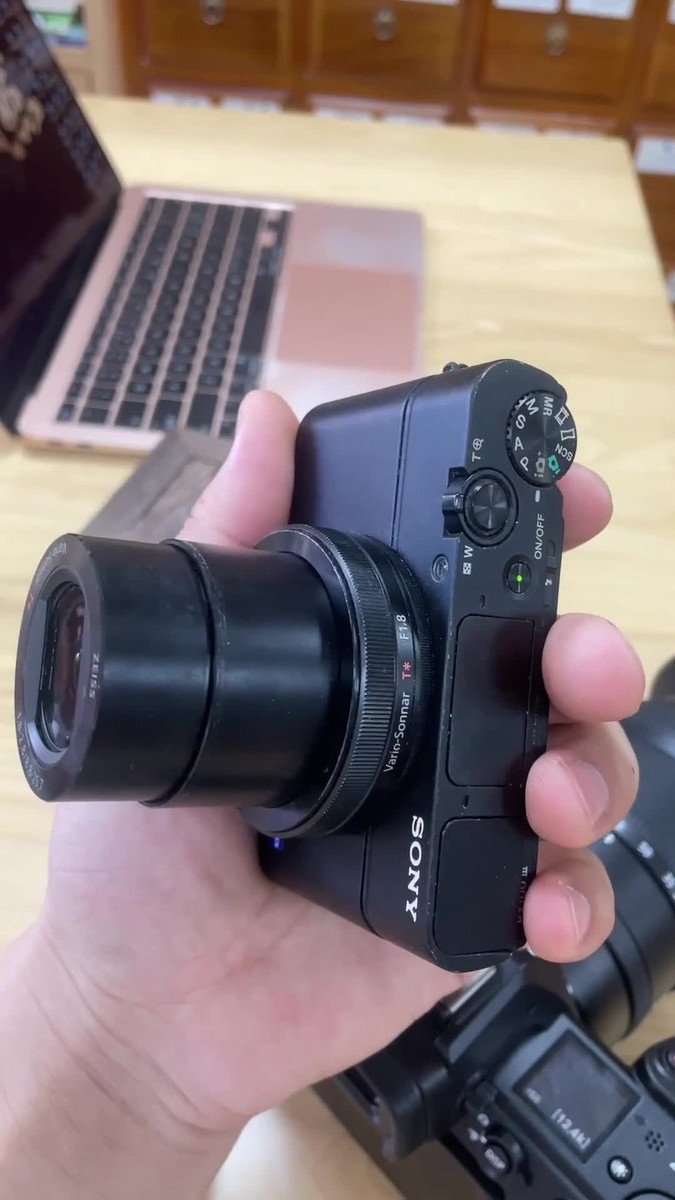 Sony DSC-RX100 III RX100M3 20.1 MP SLR Digital Camera Built-in