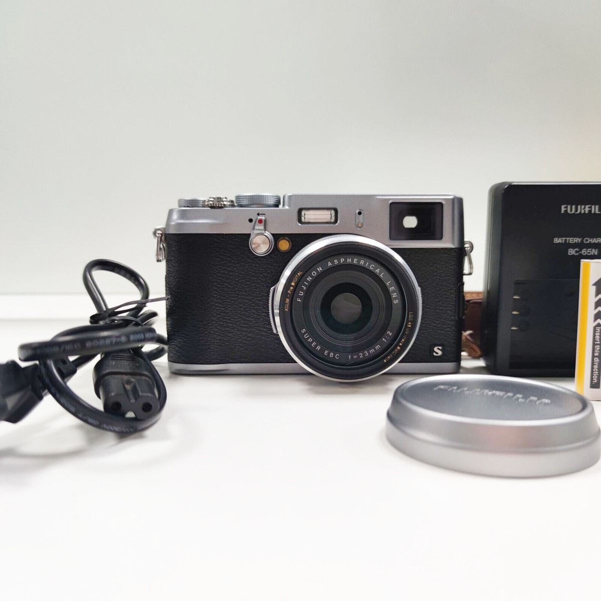 Fujifilm X100S 16.3MP Digital Camera with Charger & Battery Silver