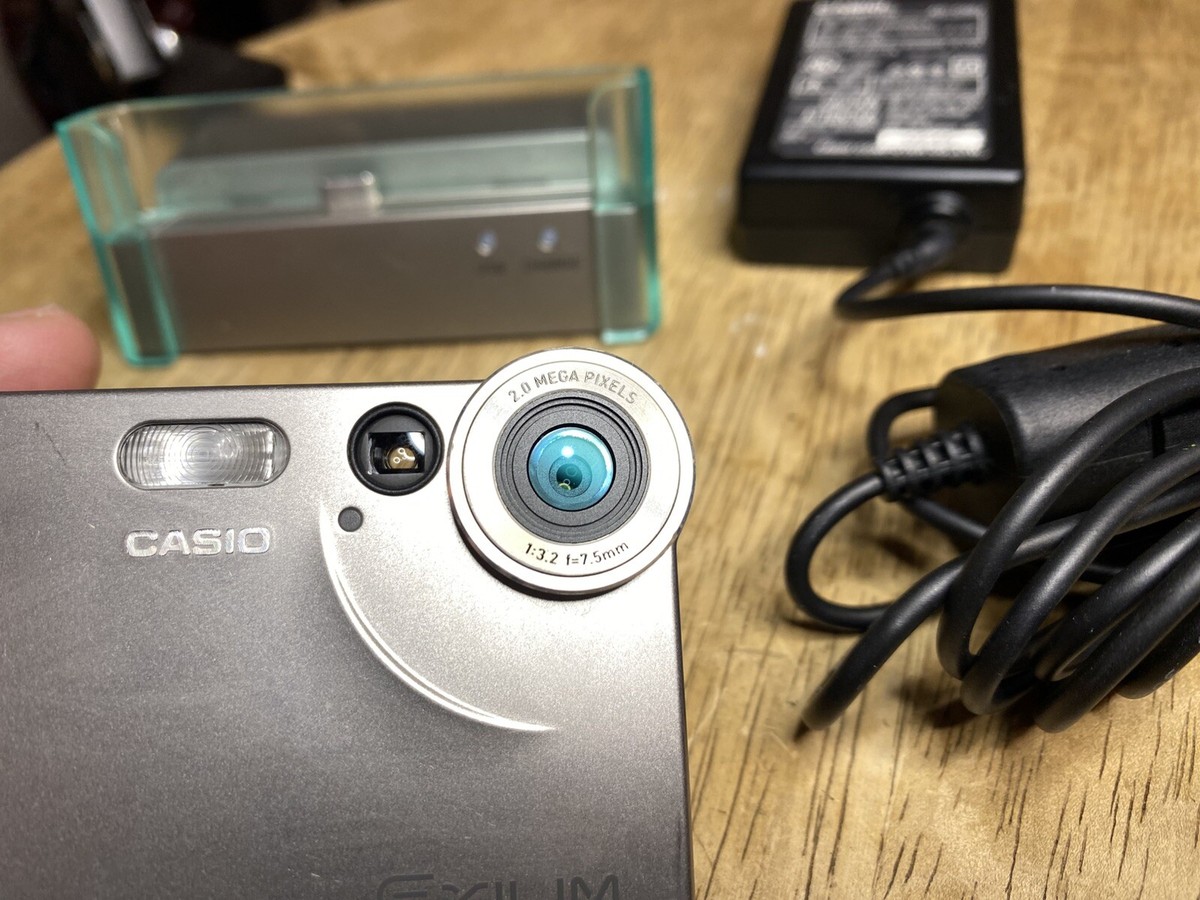 Casio Exilim EX-S2 Wearable Card Digital Camera w/ Charger Cradle