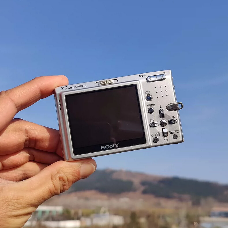 Sony Cyber-shot DSC-T10 7.2MP 3x Optical Zoom Digital Camera-100