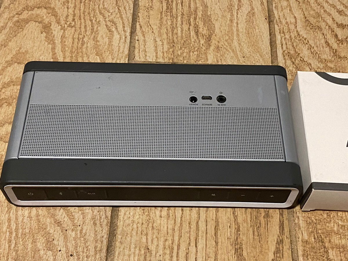 Bose Soundlink III Bluetooth Speaker - Silver -w New Adapter Bose